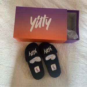 NIB Yitty Pet Me Velcro Platform Slides Caviar